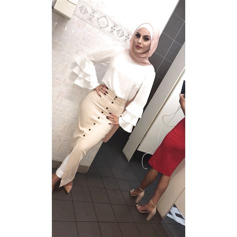 Arab Milf Hijab Sexy Tight Body 1 5