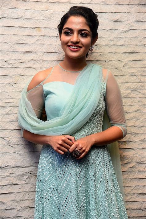 telugu actress nikhila vimal stills at donga movie pre release function