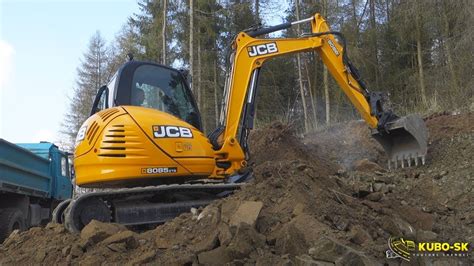 jcb  eco excavator digging rock  loading tatra truck youtube