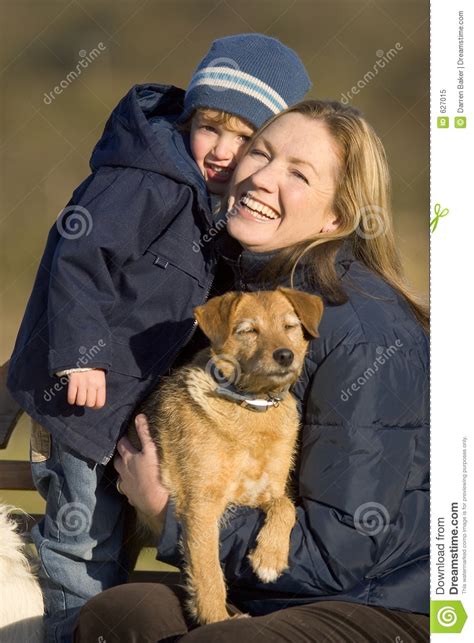 alles teil der familie stockbild bild von lachen terrier