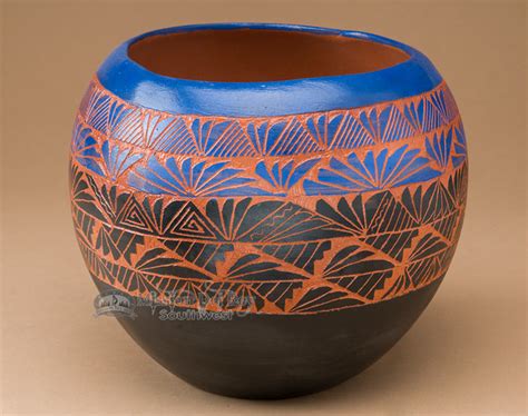 american indian navajo etched pottery vase    mission del