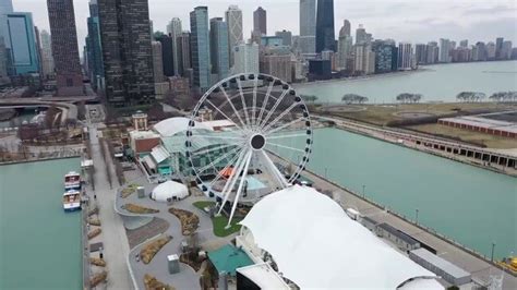 drone video captures deserted chicago  illinoiss stay  home order takes effect herald sun