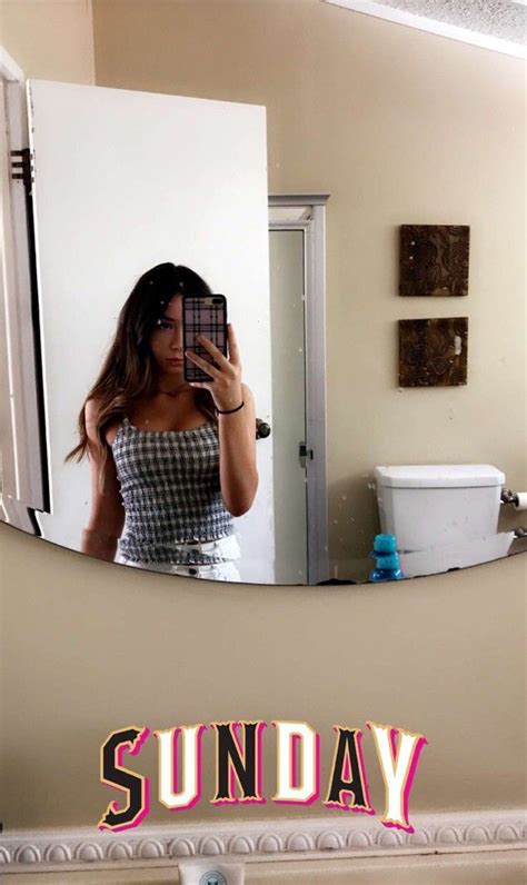 Pin By 𝗗𝗮𝗶𝘀𝘆 On Sophia Mirror Selfie Poses Insta Photo Ideas
