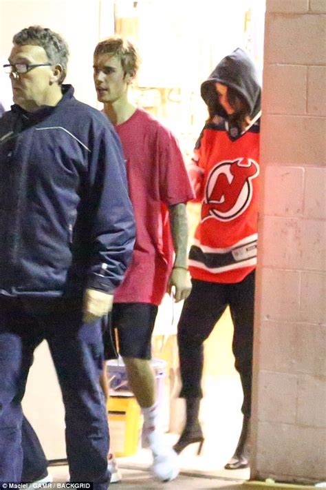 selena gomez supports justin bieber at his hockey game daily mail online