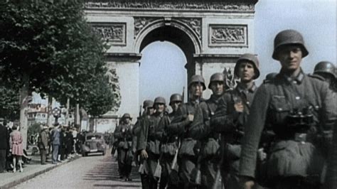 Ocupación Alemana De París PingÜinos En ParÍs Bajo Dos Tricolores