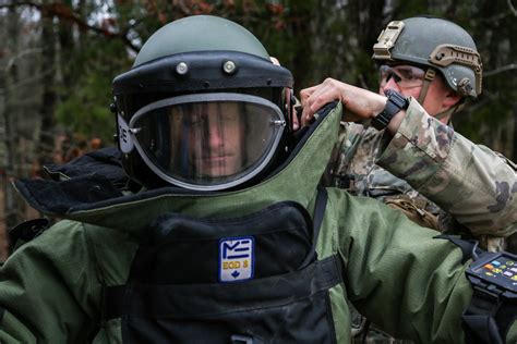 eod trains   unexpected article  united states army