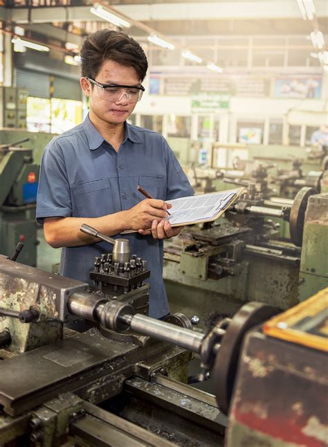 industrial career guide     machinist   elmens