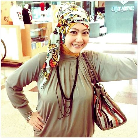 hijab milf from bandung indonesia 6 pics