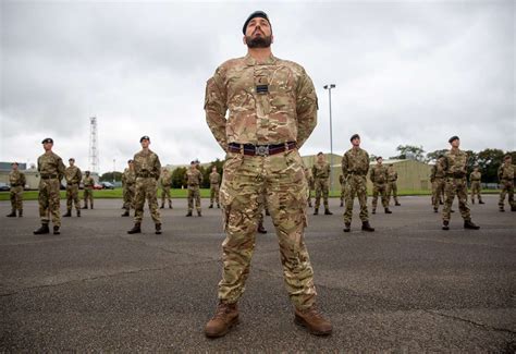 gunners graduate  raf honington