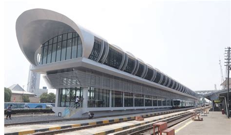 pesona  stasiun kereta bandara  indonesia futuristik berpadu  klasik soloposcom
