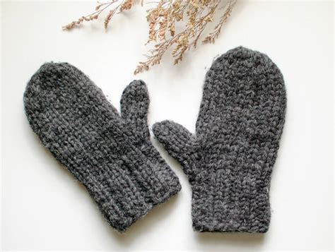 chunky knit mittens pattern great  beginners petals  picots