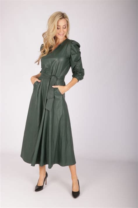 groene halflange jurk met riem en gepofte mouwen van caroline biss kleedjes lange jurken