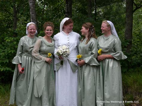 pin  christipedia encyclopedie  eerbare bruidskleding amish plain people wedding