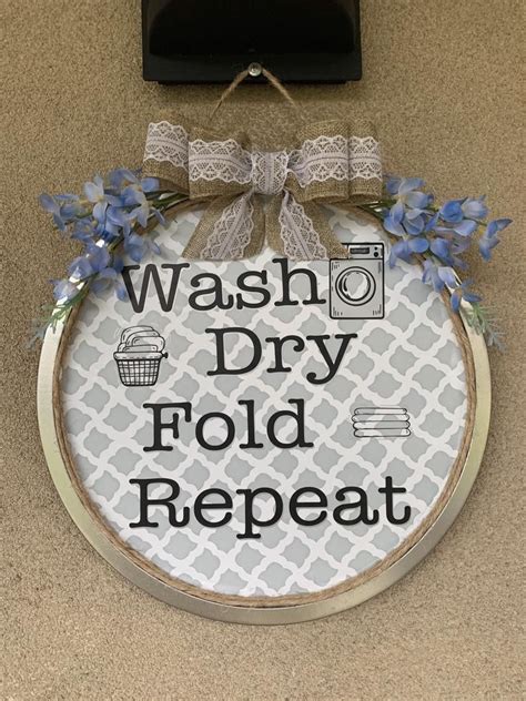 laundry room pizza pan sign wreath wash dry fold repeat