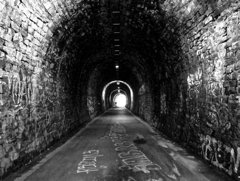 licht  ende des tunnels foto bild architektur erwachsene tunnel
