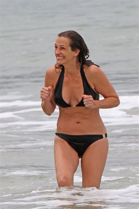 julia roberts bikini body shows she s still a pretty woman at 44 mirror online