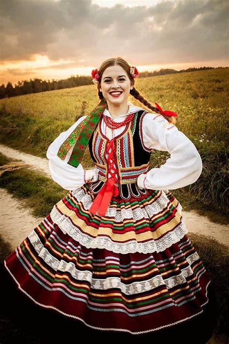 Pin By Haley Evans On Polskie Stroje Ludowe Traditional Outfits