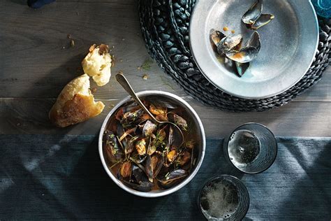 how to cook mussels the most helpful tips to buy store and prepare