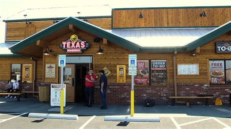 local texas roadhouse opens  doors wnky news  television