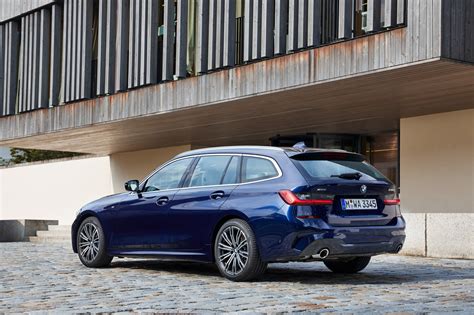 bmw  launch md touring   diesel performance wagon  relevant autoevolution