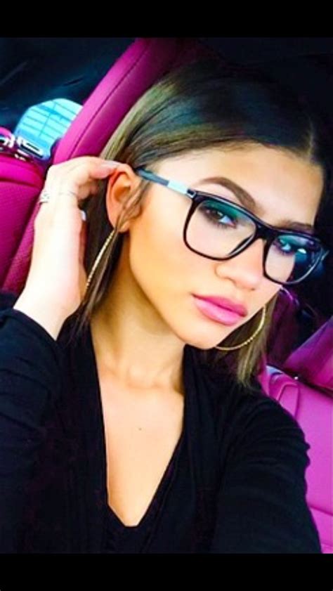 pin by akiera🌺 on zendaya glasses for oval faces girls with glasses