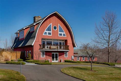 beautiful american barns    turned  dream homes lovepropertycom