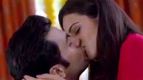 Rakul Preet Singh Rajkumar Rao Hot Kiss Tollywood Tv Youtube