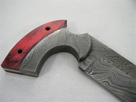 full tang damascus steel hand made fixed blade knife and seasond wood