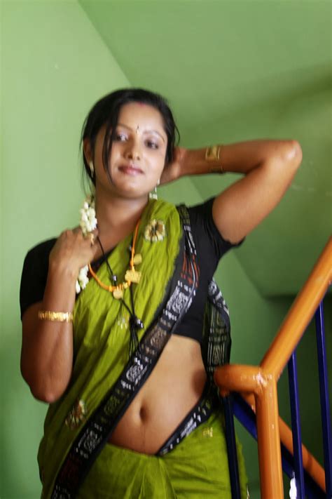 Mallu Sexy Aunty Nave In Saree Mallu Saree Below Navel ~ Actress Rare