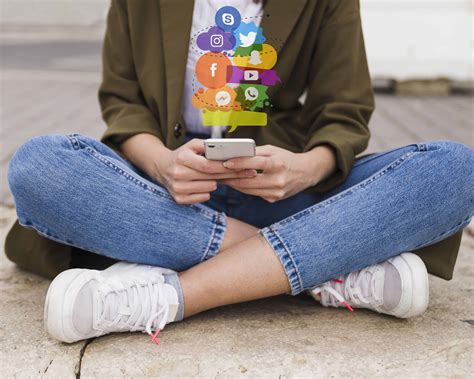 las redes sociales  los adolescentes riesgos  beneficios