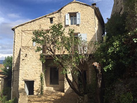 maison de village en pierre lurs alpes de haute provence avec jardin