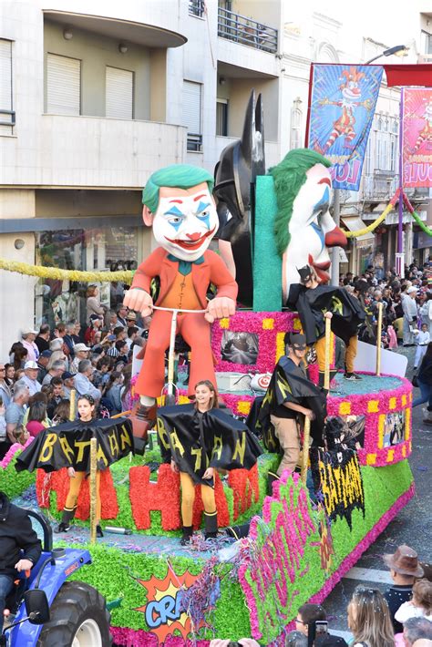 lotacao esgotada  desfile de domingo  carnaval de loule algarve vivo