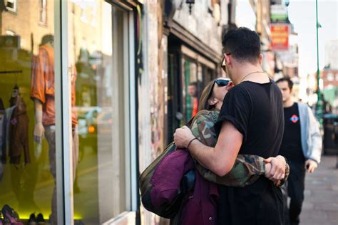 why dating in london is different than anywhere else thrillist