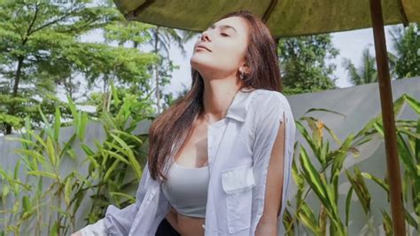 Wulan Guritno Pamer Bodi Cuma Pakai Bikini Netizen Bodynya Luar Biasa