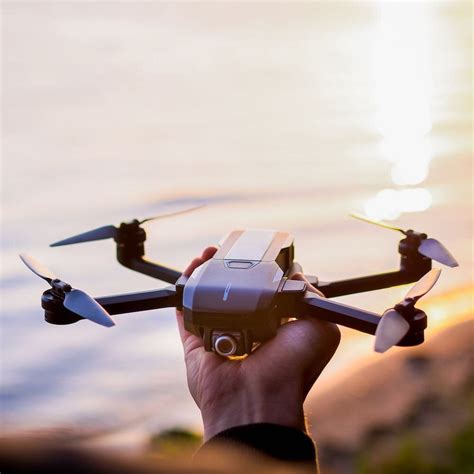 yuneec mantis  foldable  travel drone petagadget yuneec drone black friday stores