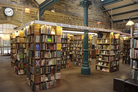 turning  page top  coolest bookshops  britain  visit    trip  bookshop