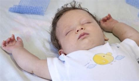 putting  baby   unsafe sleep environment