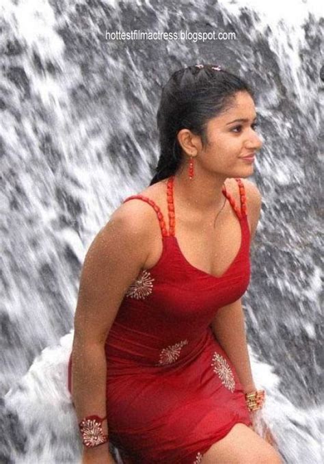 hot indian actress poonam bajwa