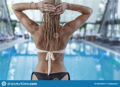 rear view charming girl   swimsuit   beautiful sports figure