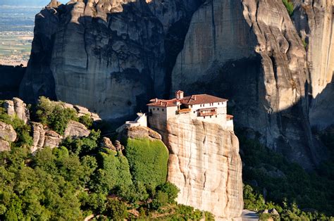 visit  meteora monasteries   organized tours   guided visits