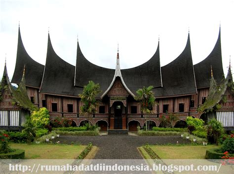 rumah adat minangkabau padang sumatra barat gadang rumah adat indonesia