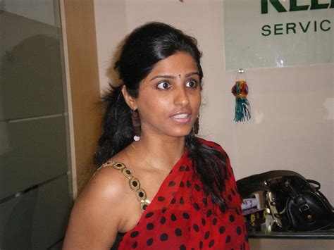 sexy indian bhabhi in saree look beautiful sexy