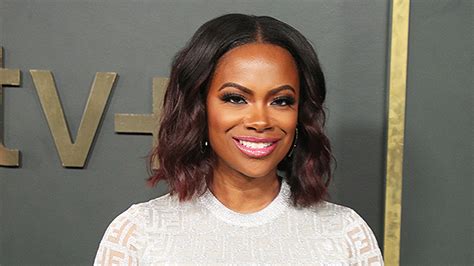 kandi burruss and daughter riley go to disneyland pose for cute photo