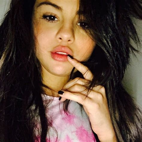 2015 The Year Selena Upped Her Selfie Game And Mastered Her Sexy
