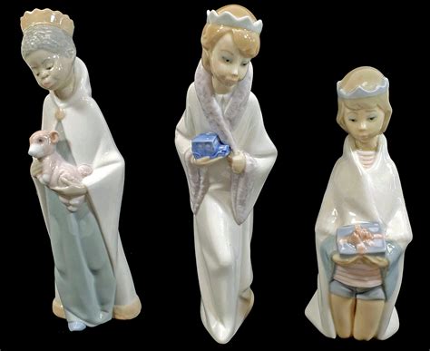 lot  lladro porcelain nativity figurines  boxes