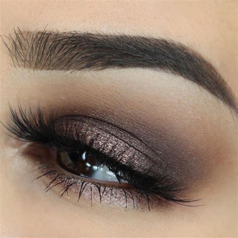 See Why Ladies Have Fallen In Love With Taupe Eyeshadow
