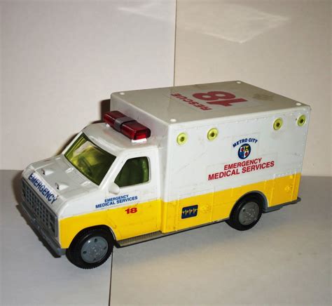 New Ray Toys 2000 Plastic Toy Ambulance Rescue 18 Loose Used