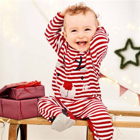 ca heeft geweldig leuke babykleertjes voor de feestdagen te schattig babystraatjenl