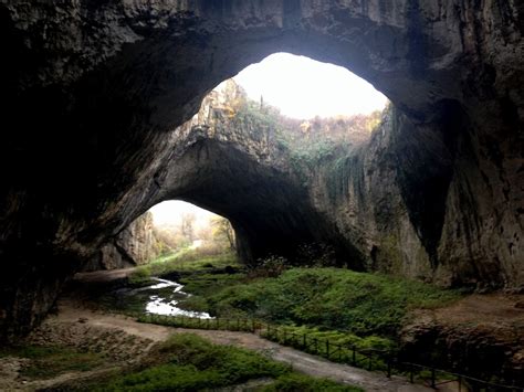cuevas devetashka de las mas bonitas del mundo  estan en bulgaria preparar maletas