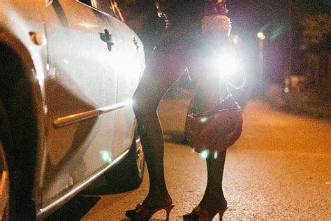 Nice Il Agresse Et Frappe Lâchement Une Prostituée Parce Qu Elle Est